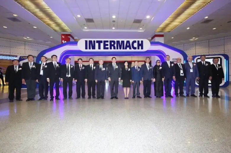 ดร. อุตตม สาวนายน รัฐมนตรีว่าการกระทรวงอุ...