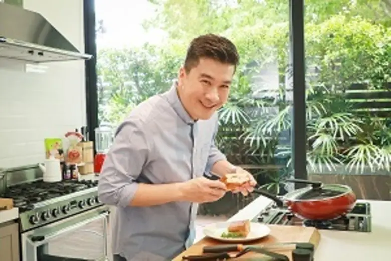 ทีวีไกด์: รายการ "พลพรรคนักปรุง" 'เชฟพล’ ตุ๋นสตูผักกินแกล้มปลาทอดหอมเนย