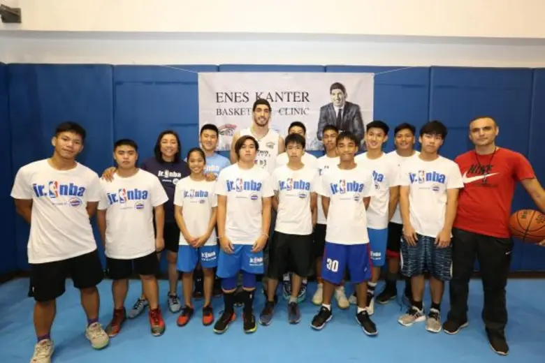 เอเนส แคนเตอร์ เซ็นเตอร์ จากทีมโอกลาโฮมา ซิตี้ ธันเดอร์ เปิดคลินิกติวบาสเก็ตบอลในประเทศไทย