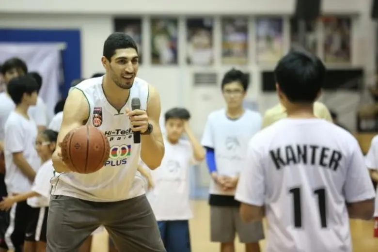 เอเนส แคนเตอร์ เซ็นเตอร์ จากทีมโอกลาโฮมา ซิตี้ ธันเดอร์ เปิดคลินิกติวบาสเก็ตบอลในประเทศไทย