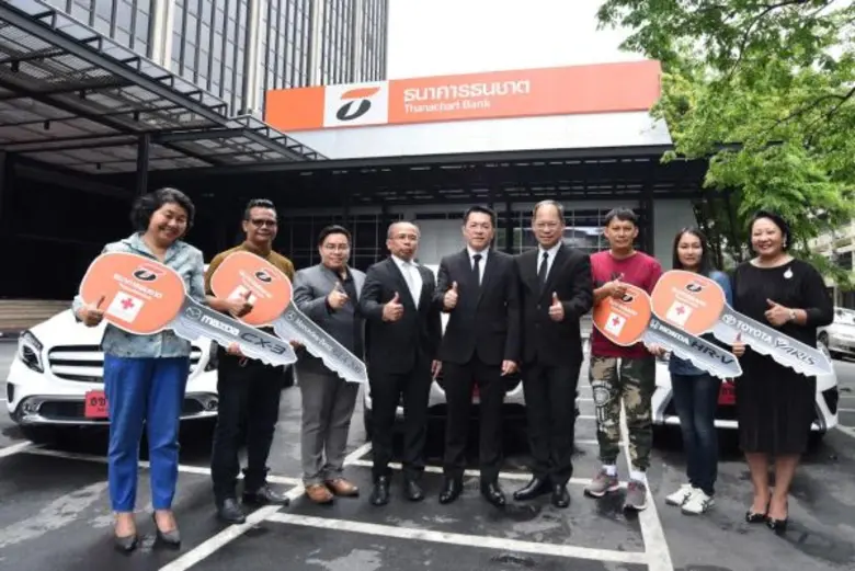 นายประพันธ์ อนุพงษ์องอาจ (กลาง) รองกรรมกา...