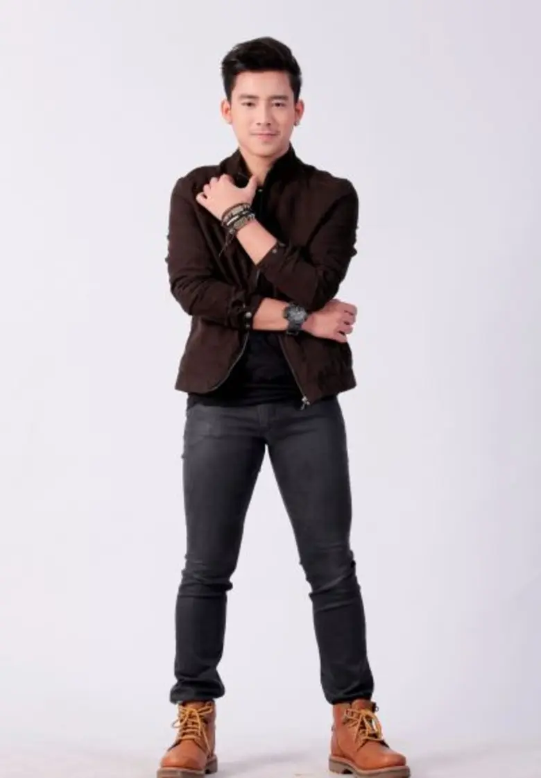 พึ่งจะปล่อยเพลงจังหวะลูกทุ่งสามช่าสนุกสนา...