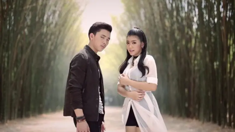 เบิ้ล ปทุมราช อาร์สยาม ส่งเอ็มวีสุดซึ้ง กอดครั้งสุดท้าย  แรงทะลุใจแฟนเพลง 3 วัน 4 ล้านวิว!!