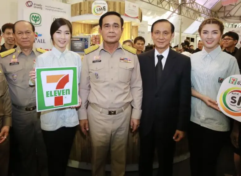 พล.อ.ประยุทธ์ จันทร์โอชา (กลาง) นายกรัฐมน...