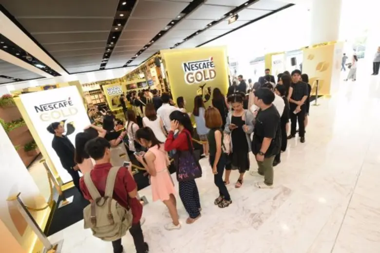 คนรักกาแฟแห่เข้าคิวจิบกาแฟหรูที่ “เนสกาแฟโกลด์ คาเฟ่” พลาดไม่ได้! ประทับใจกับสุนทรียรสของกาแฟเหนือระดับและการรังสรรค์ภาพในสไตล์ตนเองบนฟองนมจากเนสกาแฟโกลด์