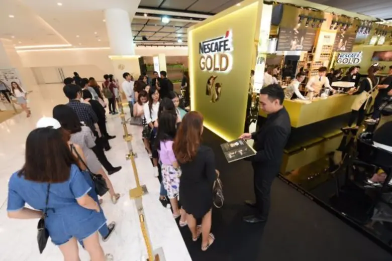 คนรักกาแฟแห่เข้าคิวจิบกาแฟหรูที่ “เนสกาแฟโกลด์ คาเฟ่” พลาดไม่ได้! ประทับใจกับสุนทรียรสของกาแฟเหนือระดับและการรังสรรค์ภาพในสไตล์ตนเองบนฟองนมจากเนสกาแฟโกลด์