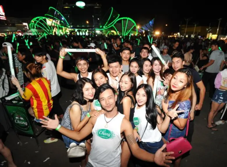 ช้าง คาร์นิวัล อิเล็กทริก เซอร์คัส 2017 วัดดีกรีความสนุกที่อุบลฯ “ฝน – ท๊อปแท๊ป” สองเพื่อนซี้ ร่วมแจมความมันถึงถิ่นดอกบัว