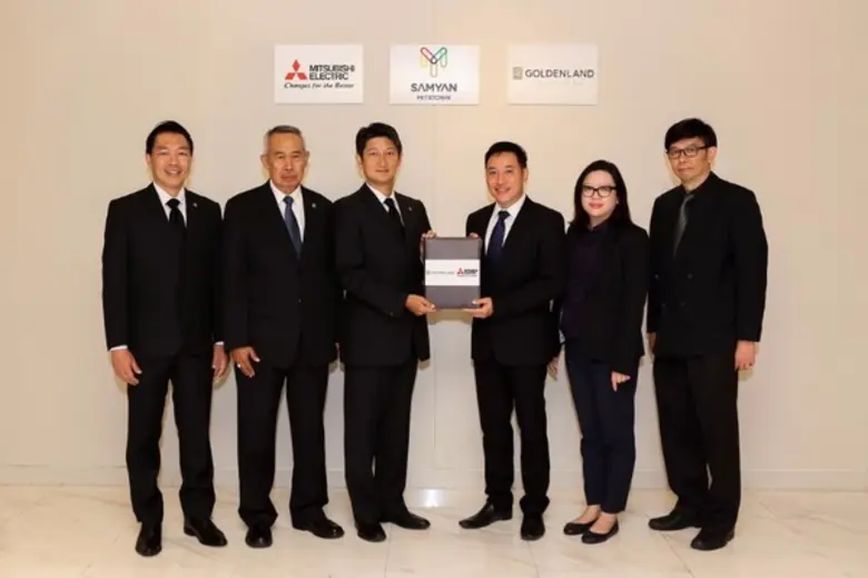 มร.มุเนอิสะ โอกาโมโตะ (ที่ 3 จากซ้าย) กรร...