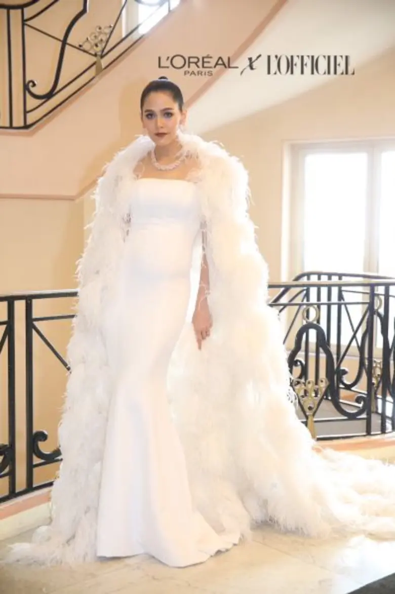 ออร่าขุ่นแม่เจิดจรัสขั้นสุด “ชมพู่” เดินเปิดวันแรก...พรมแดงเมืองคานส์!!