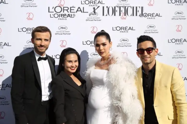 ออร่าขุ่นแม่เจิดจรัสขั้นสุด “ชมพู่” เดินเปิดวันแรก...พรมแดงเมืองคานส์!!