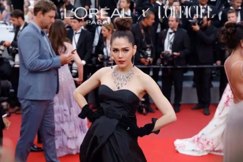 พรมแดงเมืองคานส์วันที่ 2 เรียบหรูดูแพง!! “ชมพู่” สวยพยศสะกดทุกสายตา…