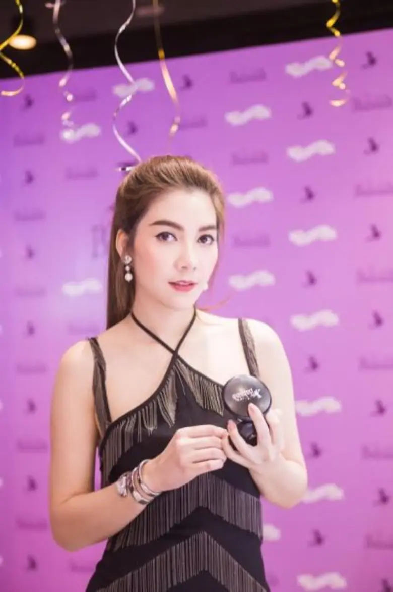 “เคน” ควง “วุ้นเส้น” เปิดช็อป “บาบาร่า” วันแรก ห้างแตก!! คนทะลัก!!