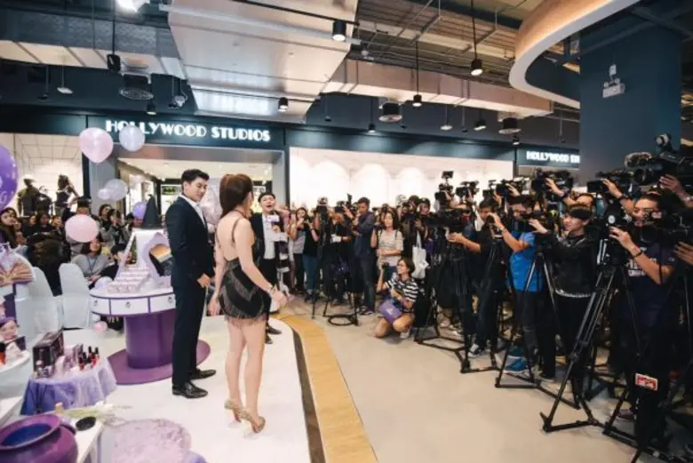 “เคน” ควง “วุ้นเส้น” เปิดช็อป “บาบาร่า” วันแรก ห้างแตก!! คนทะลัก!!