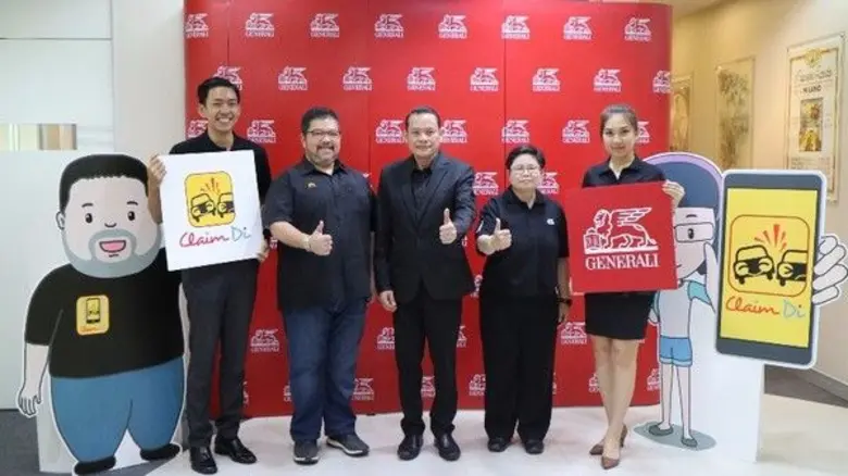 นายกรกฤต คำเรืองฤทธิ์ (คนกลาง) ประธานเจ้า...