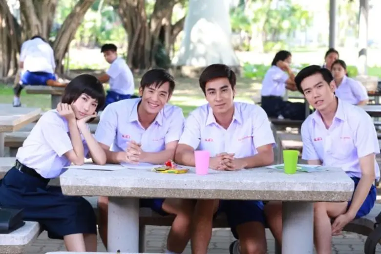 รายการ โต๊ะข่าวบันเทิง : เวลา 09.45 น. พบ...