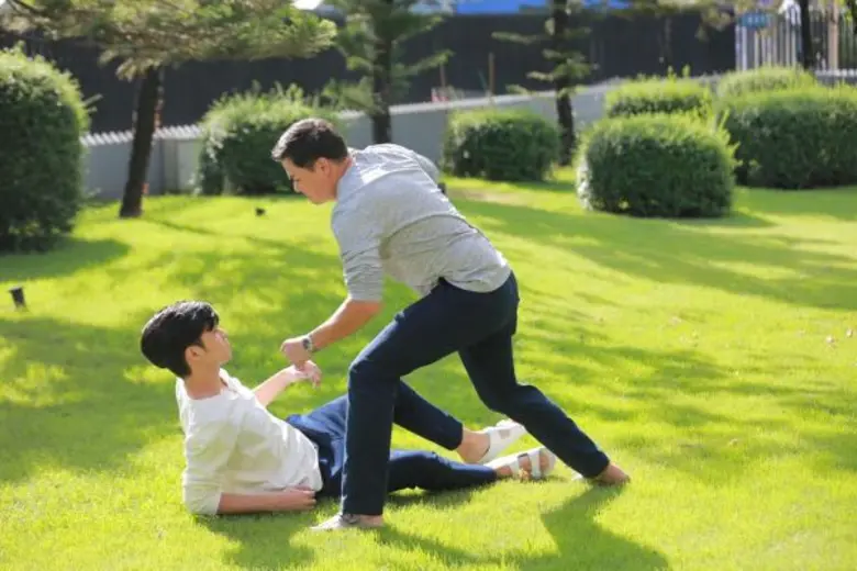 ทีวีไกด์: ย่อตอนโปรเจ็กต์ 'The Writers’ (เดอะ ไรท์เตอร์) เรื่อง 'ละครคน’ ออกอากาศ จันทร์ที่ 22 และ อังคารที่ 23 พ.ค. 2560