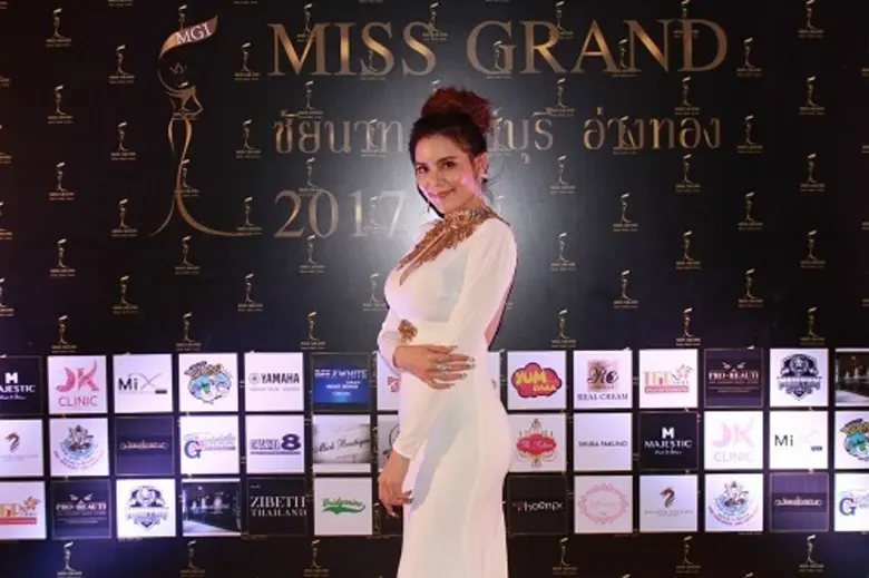 ฮอตเวอร์วังอลังการไม่มีที่สิ้นสุดจริงๆ สำ...