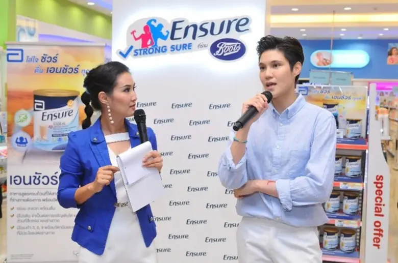 เจี๊ยบ ร่วมงาน “เอนชัวร์ สตรองชัวร์ที่ร้านบู๊ทส์” พร้อมลั่นครอบครัวสุดสตรอง ต้องมาก่อน