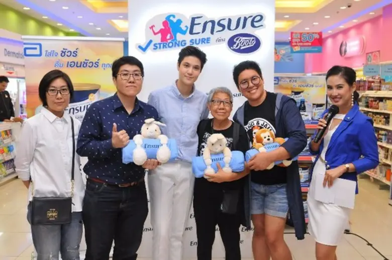 เจี๊ยบ ร่วมงาน “เอนชัวร์ สตรองชัวร์ที่ร้านบู๊ทส์” พร้อมลั่นครอบครัวสุดสตรอง ต้องมาก่อน