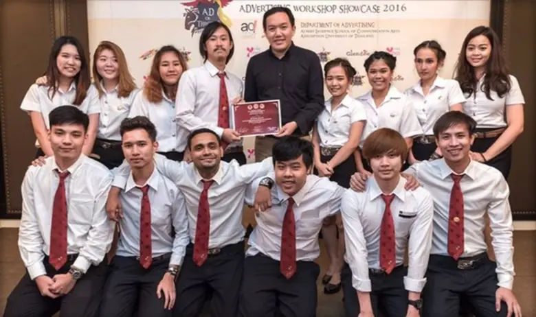 นักศึกษาชั้นปีที่ 4 ภาควิชาการโฆษณา คณะนิ...