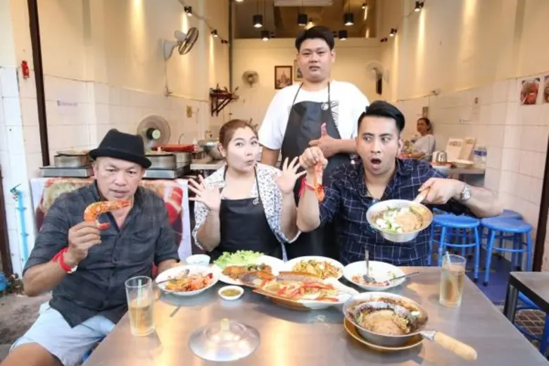 ทีวีไกด์: รายการ “ตลกแหลก” “บอล-ค่อม” ตระเวนชิมของอร่อยเจ้าดังย่าน “ท่าดินแดง” ในรายการ “ตลกแหลก” อาทิตย์นี้