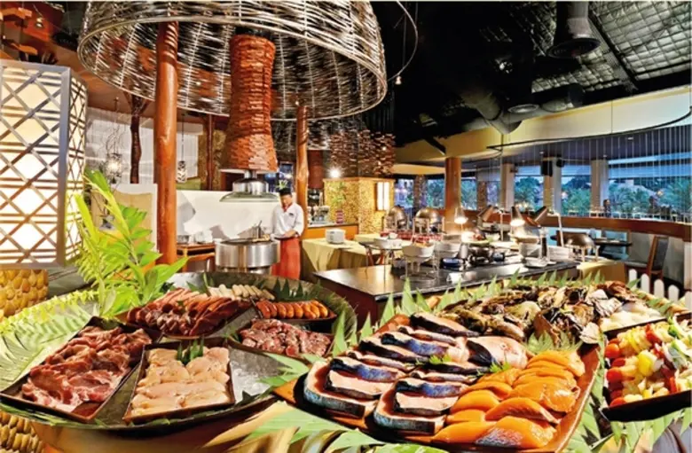 ทุกคืนวันจันทร์ ห้องอาหาร "เฟลมส์" ริมชาย...