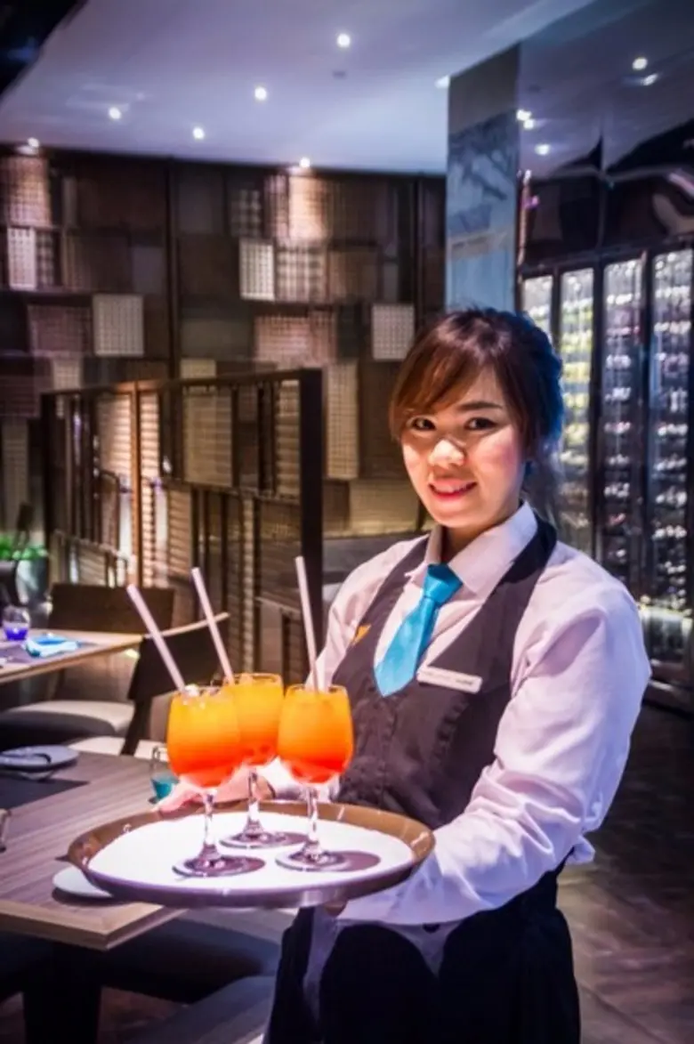 โปรโมชั่นพิเศษ! มา 2 จ่าย 1 บุฟเฟ่ต์มื้อค่ำวันอาทิตย์-พฤหัสบดี ห้องอาหาร 204 บิสโทร โรงแรมสวิสโฮเต็ล เลอ คองคอร์ด กรุงเทพฯ