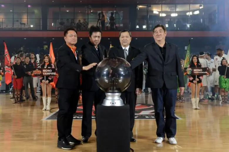 “ออมสิน ไทยแลนด์ บาสเกตบอล ลีก 2017” เริ่มพิธีเปิดการแข่งขันอย่างเป็นทางการ ประเดิมคู่พิธีเปิด “ทีมโมโนแวมไพร์” ปะทะ “ทีมไฮเทค”