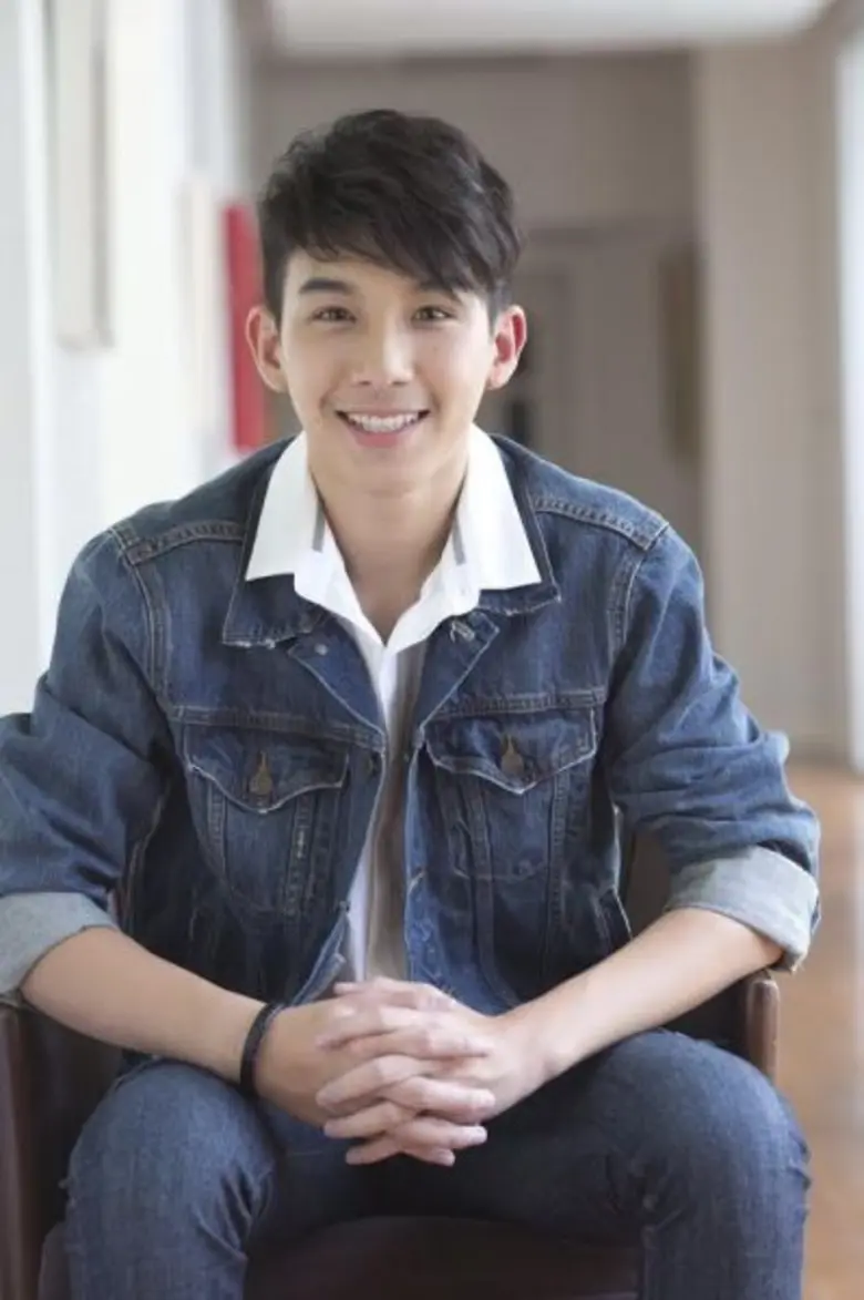 “ดิน-ธีร์รชตะ” หนุ่มหล่อโปรไฟล์ดี๊ดี....ดาวรุ่งดวงใหม่ ในวงการบันเทิงที่น่าจับตามอง