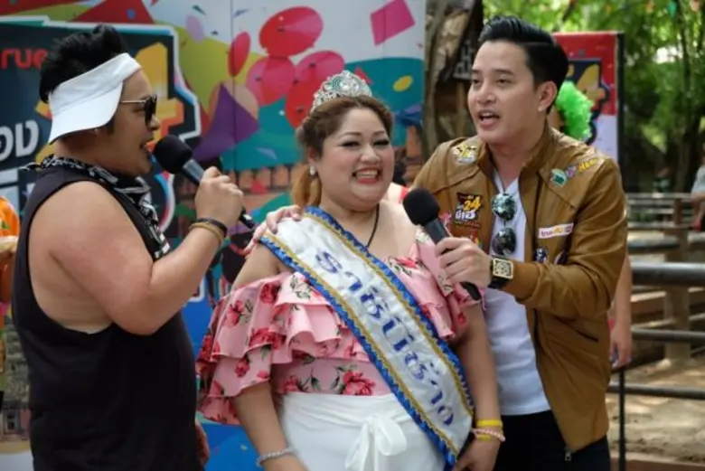 "ทรูโฟร์ยู ช่อง 24 มีเฮ" รายการวาไรตี้ที่...