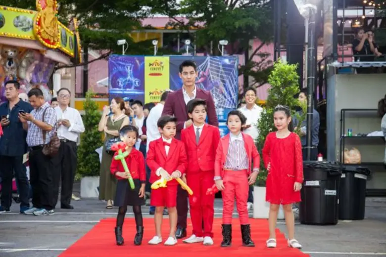 เปิดตัวโชว์สุดทึ่งจากนักแสดงมืออาชพใน "เด...