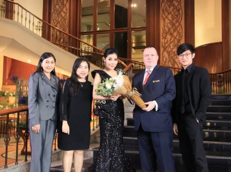 อรอนงค์ เขียวงามดี ผู้อำนวยการฝ่ายขายและก...