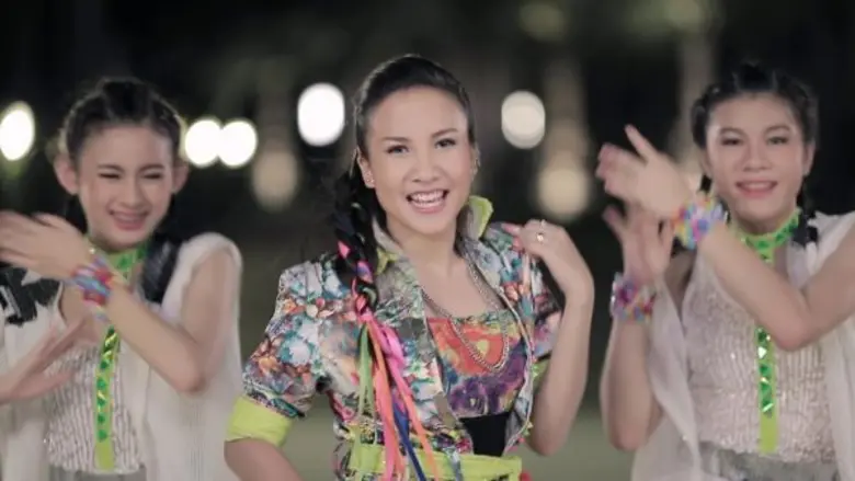 หนูน้อยมหัศจรรย์ หรือหนูน้อยร้อยเวทีจากเช...