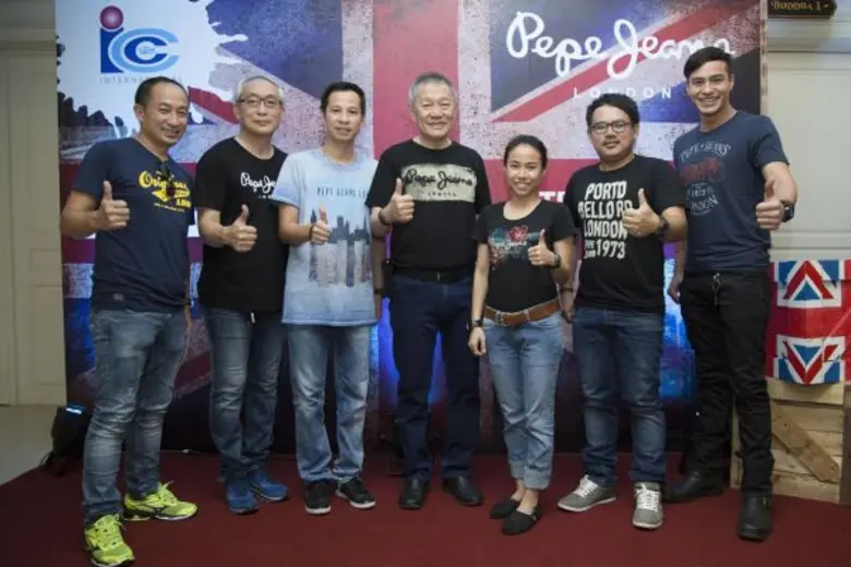 บุญเกียรติ โชควัฒนา (กลาง) กรรมการผู้อำนว...