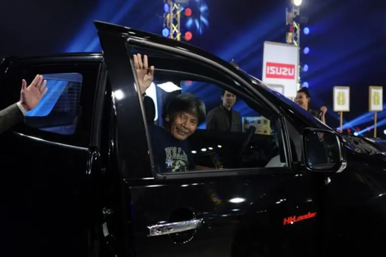 ทีวีไกด์: รายการ “STEP RIGHT UP ใครเก่ง...ใครได้ ล่าขุมทรัพย์” “หนุ่มใหญ่วัยเก๋า” ชาวแพร่ ลุยเดี่ยวเล่นสตาร์ตมาสไตรก์! คว้า “อีซูซุคันที่ 18” ไปครอง!!!