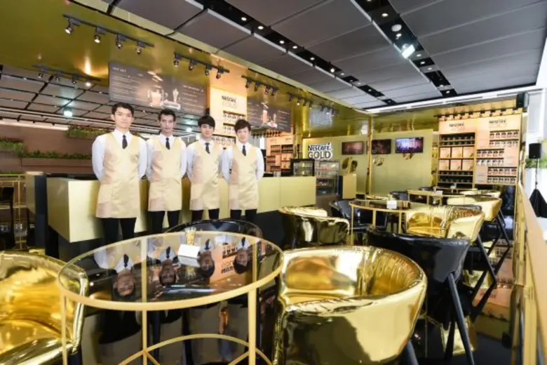 'ก้อง-แพร’ จิบกาแฟหรูโชว์ภาพบนฟองนมสุดปัง ที่ “เนสกาแฟโกลด์ คาเฟ่”