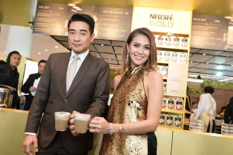 'ก้อง-แพร’ จิบกาแฟหรูโชว์ภาพบนฟองนมสุดปัง ที่ “เนสกาแฟโกลด์ คาเฟ่”