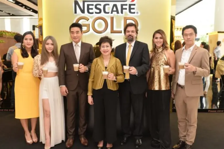 'ก้อง-แพร’ จิบกาแฟหรูโชว์ภาพบนฟองนมสุดปัง ที่ “เนสกาแฟโกลด์ คาเฟ่”