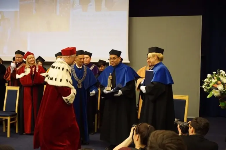 อาจารย์คณะวิศวฯ มก. รับรางวัลศาสตราจารย์กิตติมศักดิ์