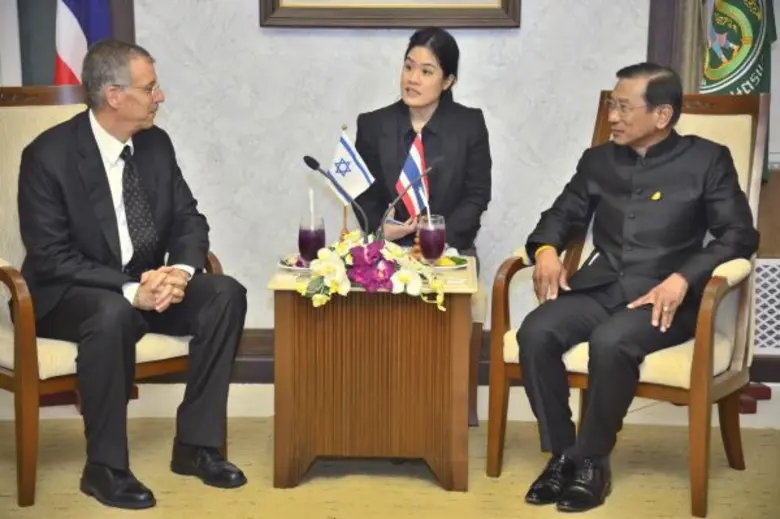 พลเอกฉัตรชัย สาริกัลยะ รัฐมนตรีว่าการกระท...