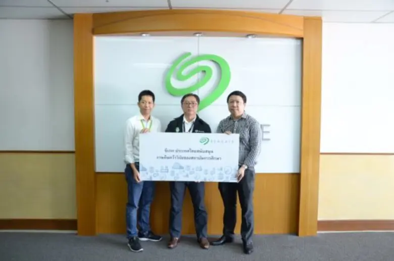 นายสุรัตน์ เสมาพงศ์พันธ์ ผู้อำนวยการอาวุโ...