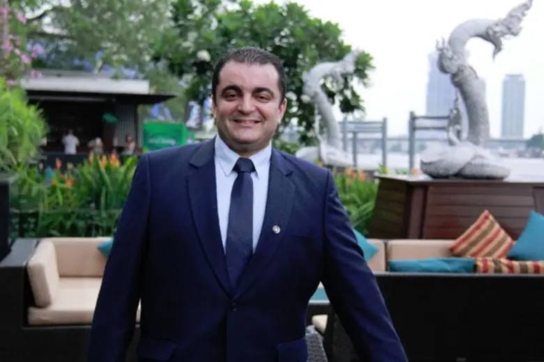 ไมเคิล ชลูเตอร์ ผู้จัดการทั่วไปโรงแรมรอยั...