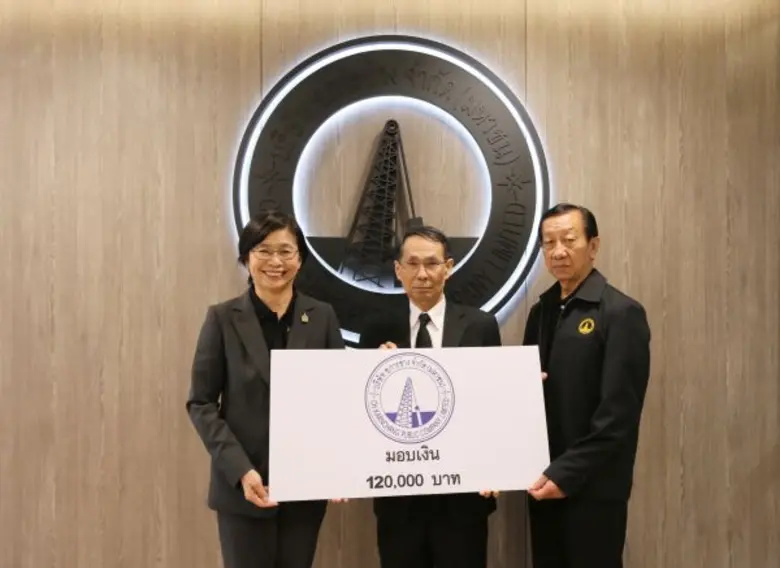 นายณรงค์ แสงสุริยะ พร้อมด้วย นายรัตน์ สัน...