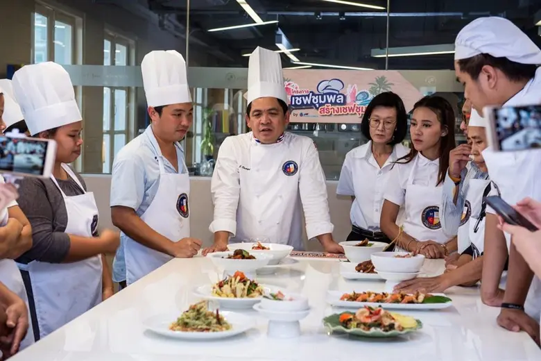 โครงการ “เชฟชุมพล สร้างเชฟชุมชน by PTTGC” นำ 10 เชฟระยอง เข้าร่วมอบรมและพัฒนาเชฟมืออาชีพกับเชฟชุมพล เพื่อสร้างจุดหมายด้านอาหารที่นักท่องเที่ยวต้องลอง