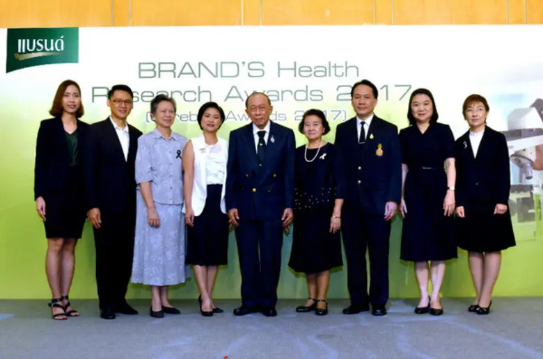 ศ.เกียรติคุณ นพ.จอมจักร จันทรสกุล (ที่ 5 ...