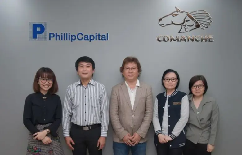 คุณสมบูรณ์ ศุขีวิริยะ (กลาง ) ประธานเจ้าห...