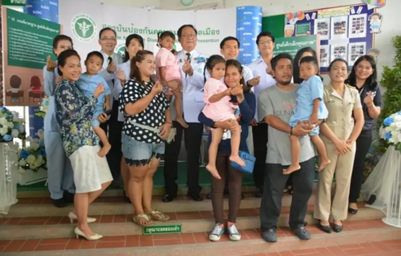 นายแพทย์เฉวตสรร นามวาท ผู้อำนวยการสถาบันป...