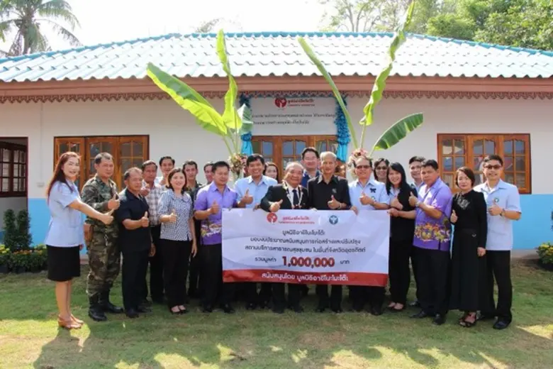 พิเชียร คูสมิทธิ์ (กลาง) รองประธานมูลนิธิ...