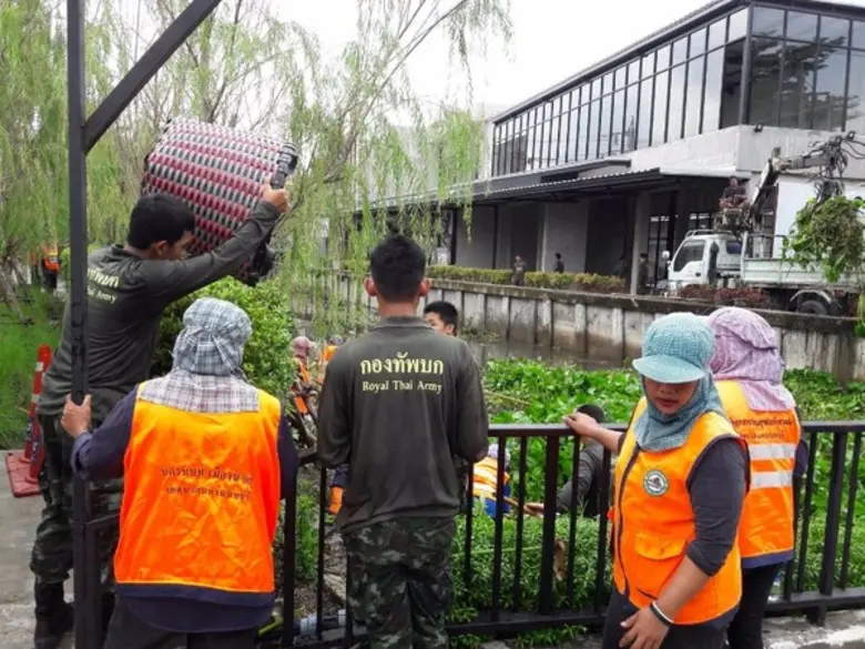 ลอกคลองบางตลาด