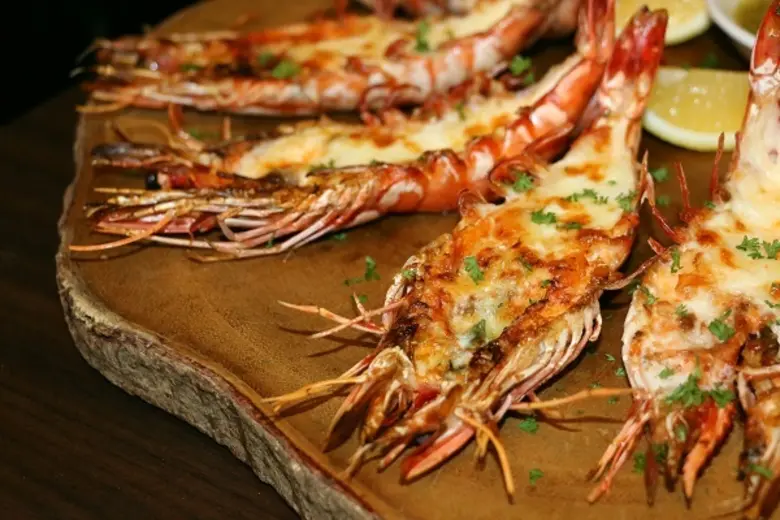 กุ้ง แอนด์ เดอะ แก็งค์ ฟินสุดขีดกับมหกรรมกุ้งและขบวนซีฟู้ดที่โรงแรมโนโวเทล กรุงเทพ เพลินจิต